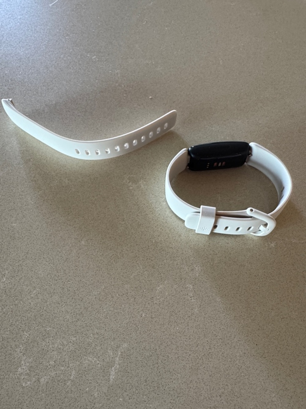 fitbit Inspire 2 Fitness Tracker - Lunar White Band with Black Display NEW! - Picture 8 of 10